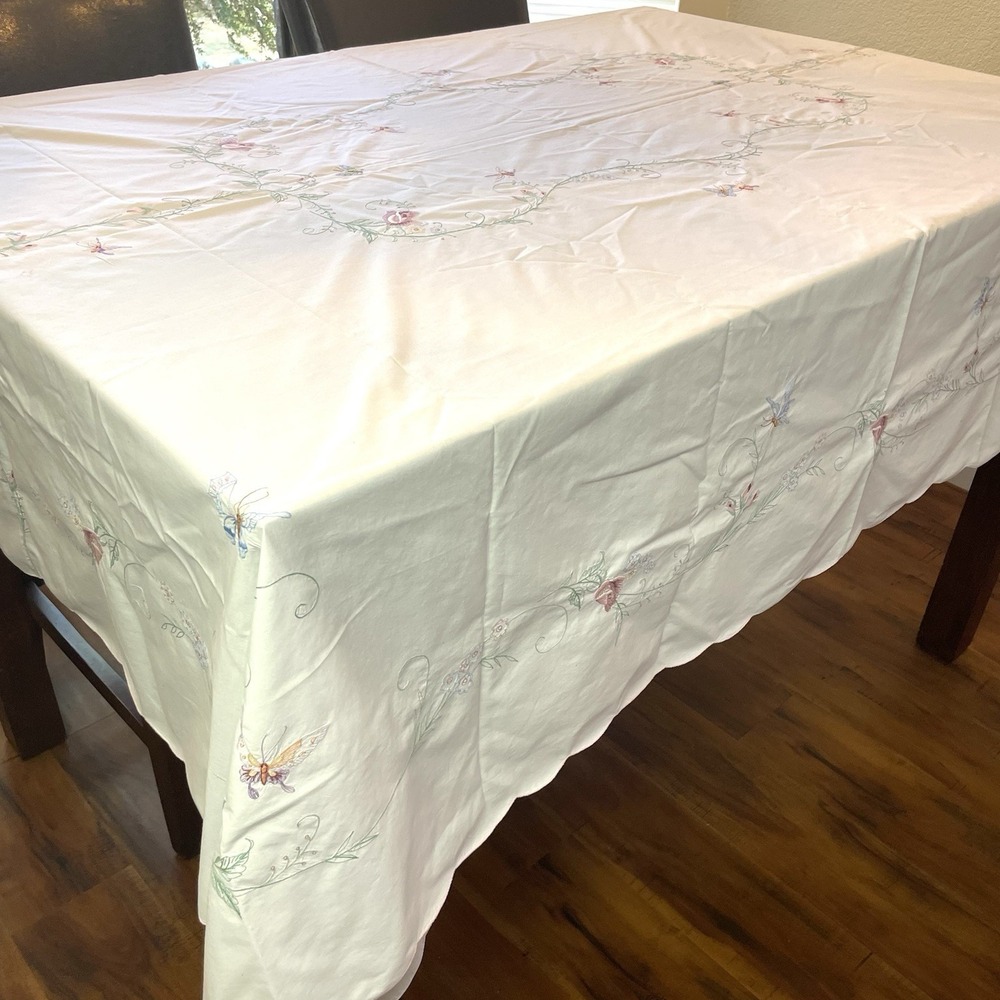 Embroidered Floral Tablecloth 65"x80" Rectangle White Roses Scalloped Dainty